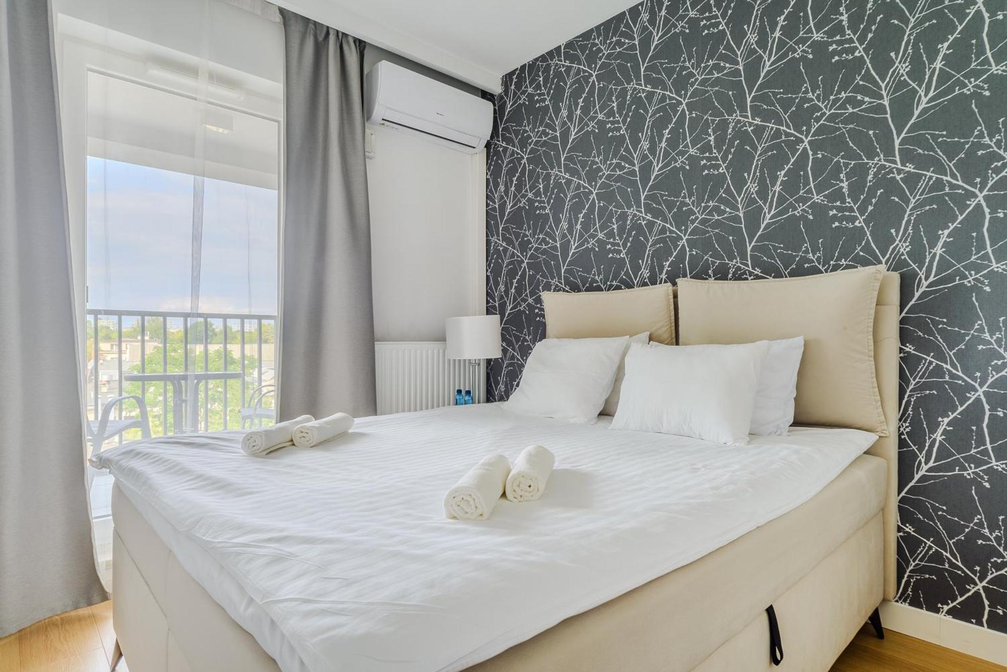 Cozy Family Apartments With Balcony Near Zlote Tarasy Varsóvia Exterior foto