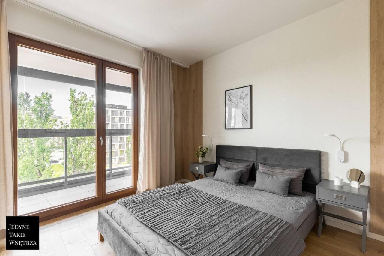 Cozy Family Apartments With Balcony Near Zlote Tarasy Varsóvia Exterior foto