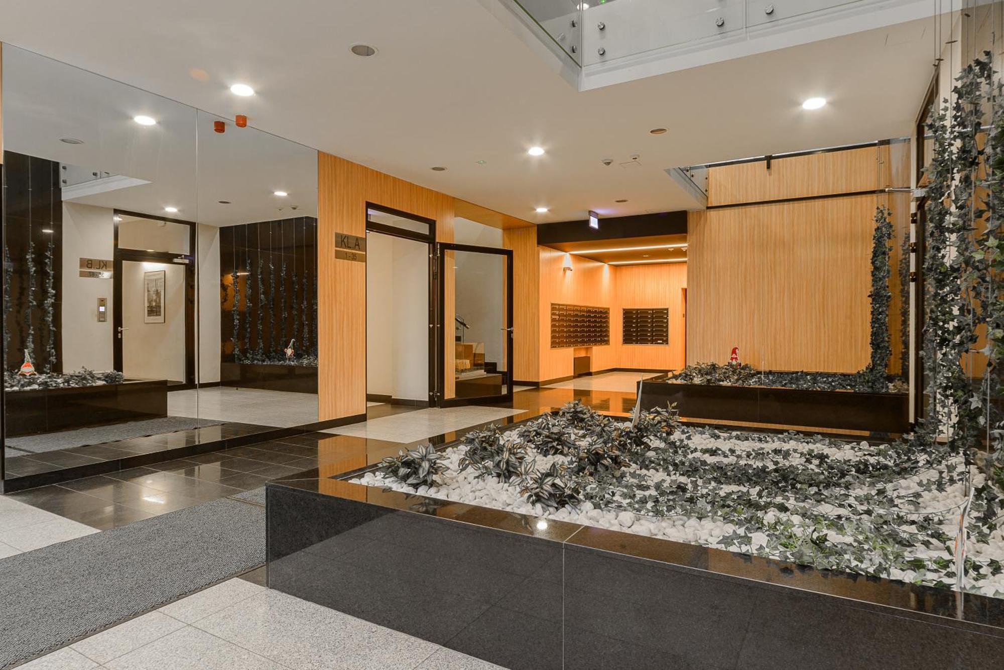 Cozy Family Apartments With Balcony Near Zlote Tarasy Varsóvia Quarto foto