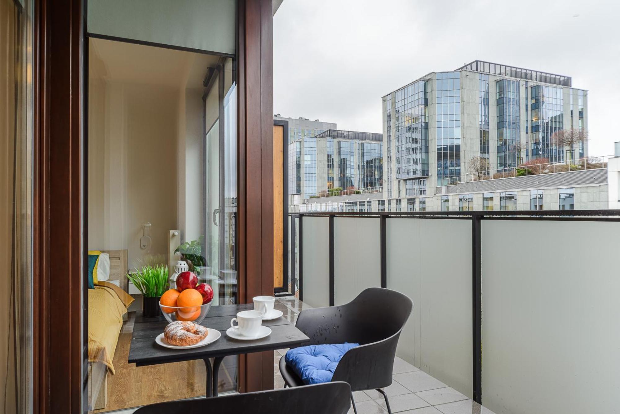Cozy Family Apartments With Balcony Near Zlote Tarasy Varsóvia Quarto foto