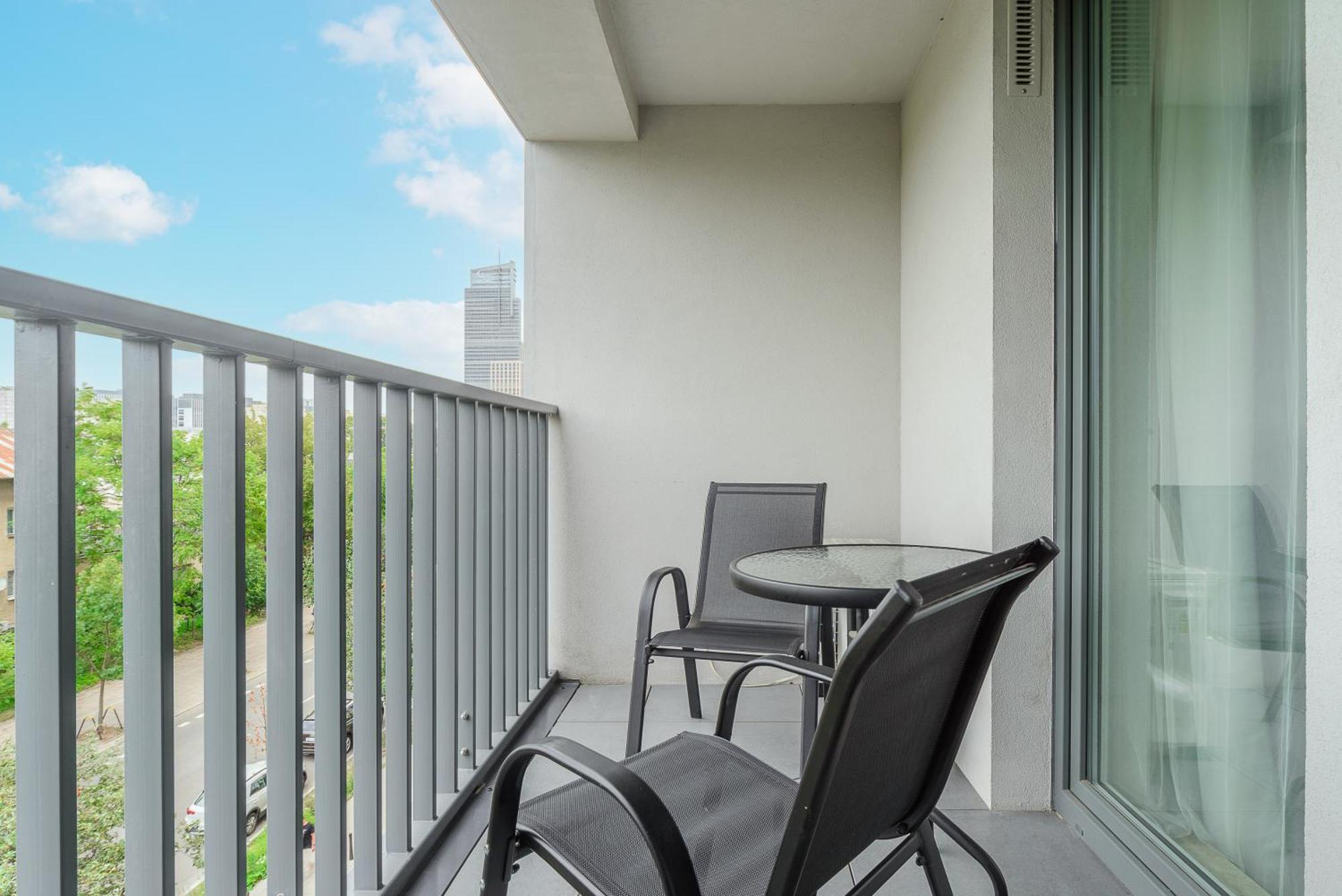 Cozy Family Apartments With Balcony Near Zlote Tarasy Varsóvia Quarto foto