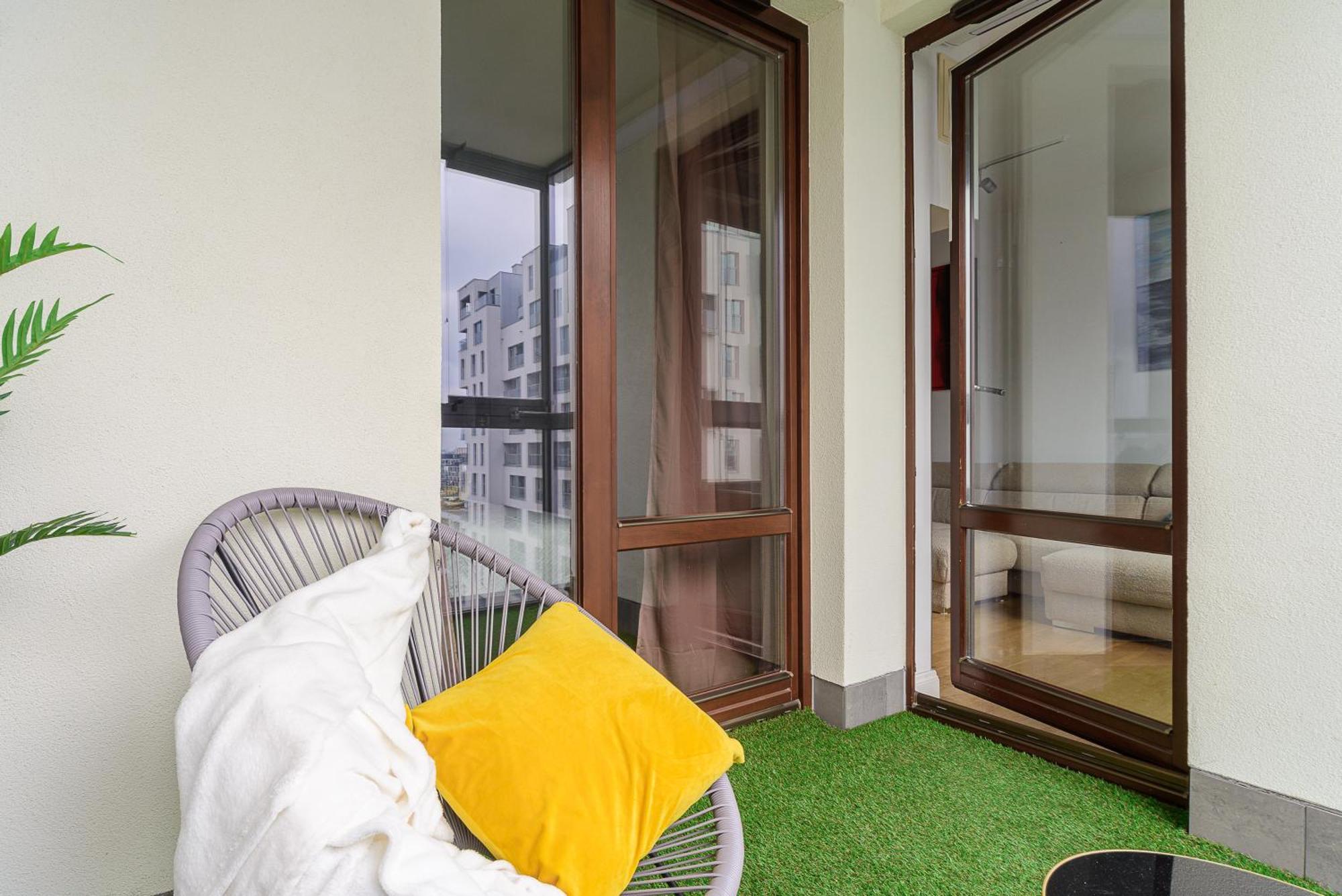 Cozy Family Apartments With Balcony Near Zlote Tarasy Varsóvia Exterior foto